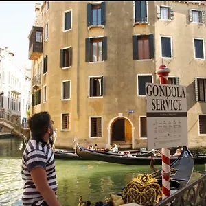 https://ca-la-riva.hotelinveneto.com